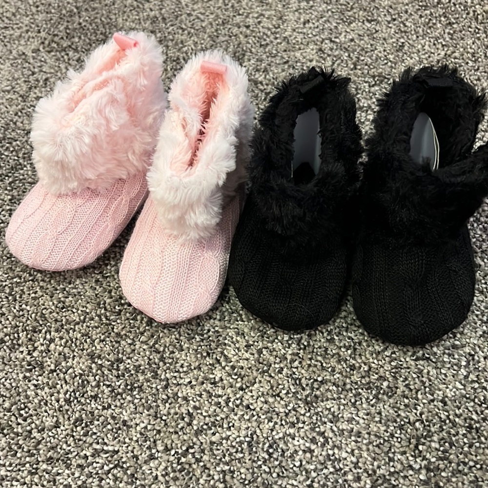 New 3-6 months winter booties black pink fur for baby girls Velcro